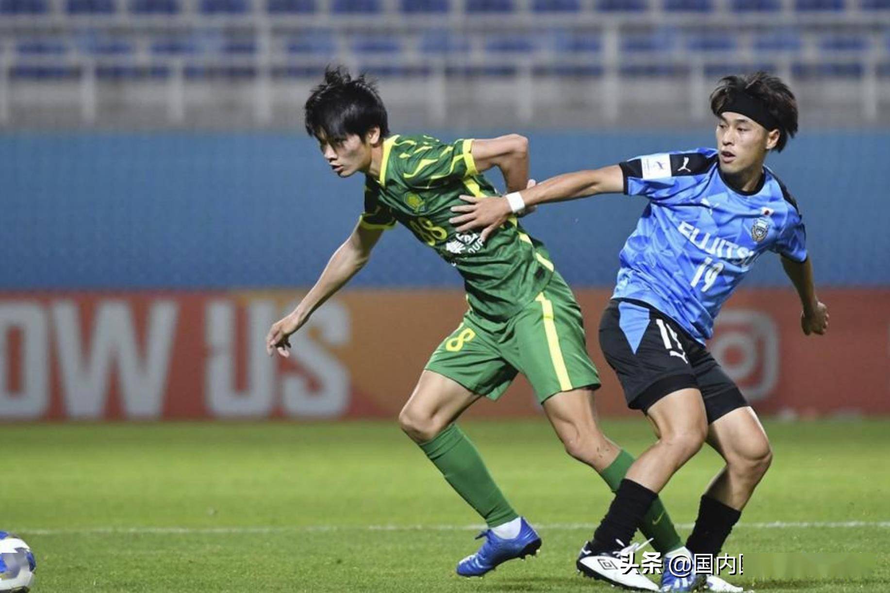 河套朱雀队鏖战岭南战狼队,冰球淘汰赛失利,核心复出即建功。防线高度稳定 河套朱雀队鏖战岭南战狼队,冰球淘汰赛失利,核心复出即建功。防线高度稳定