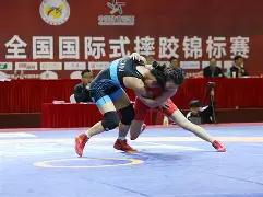摔跤友谊赛上演强强对话，燕赵猎隼队鏖战吴越银狐队，多点开花奏效；新人首发惊艳